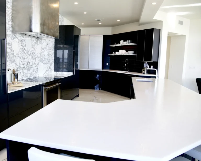 Pass white kitchen counter, backsplash and island