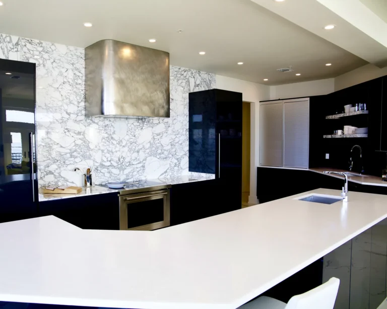 Pass white kitchen counter, backsplash and island