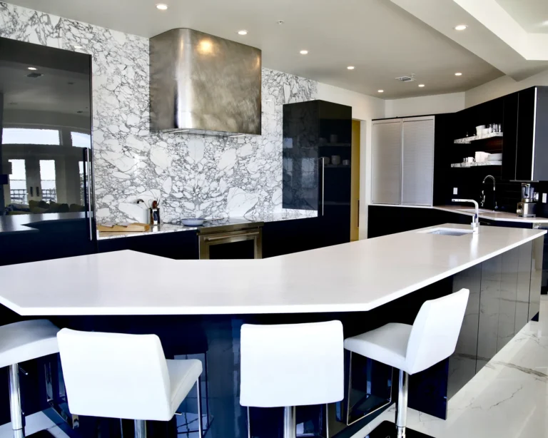 Pass white kitchen counter, backsplash and island