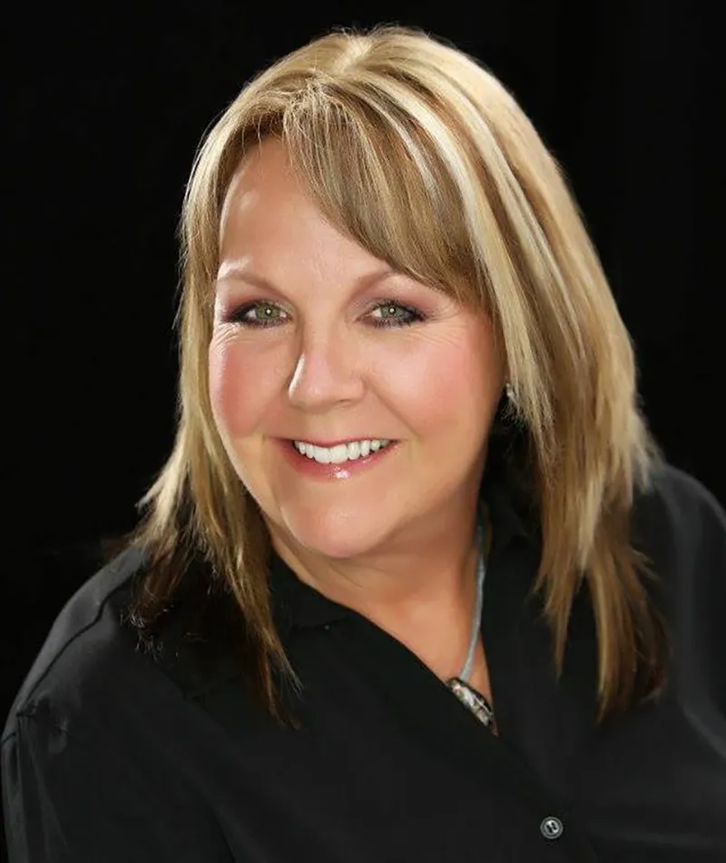 Sabrina Fayard - Sales and Design Consultant